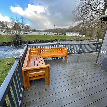 Stunning 3 Bed Riverside Cabin In Snowdonia Caeathro エクステリア 写真