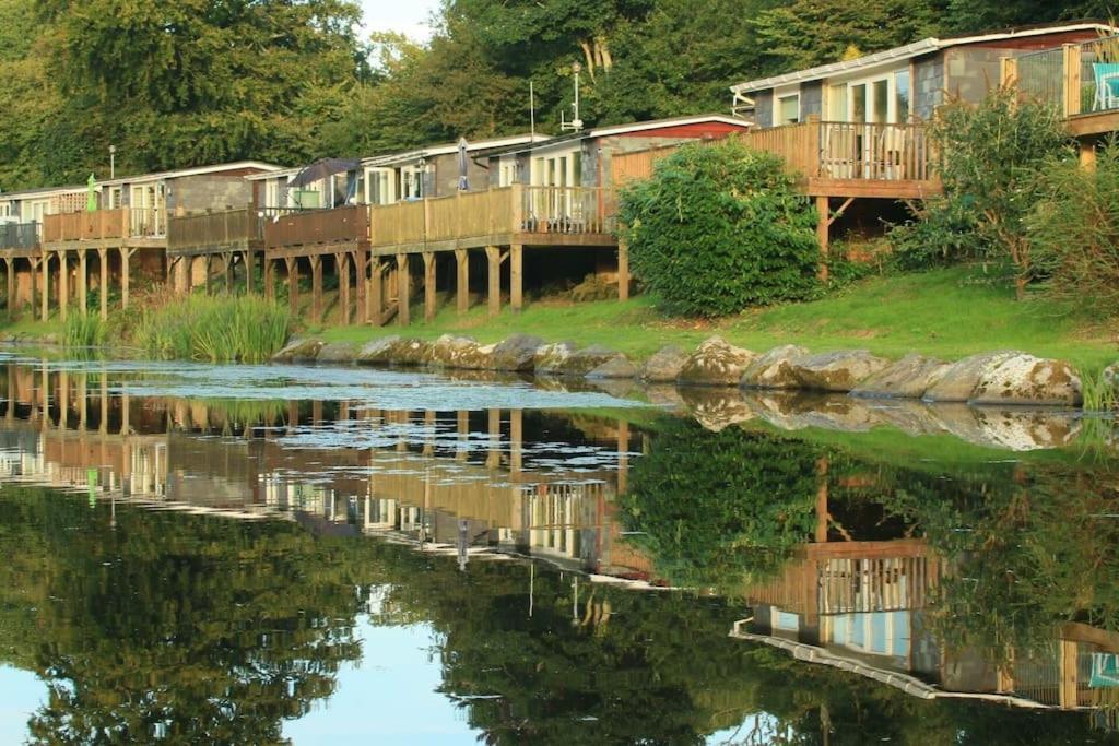 Stunning 3 Bed Riverside Cabin In Snowdonia Caeathro エクステリア 写真