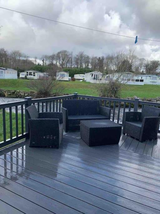 Stunning 3 Bed Riverside Cabin In Snowdonia Caeathro エクステリア 写真