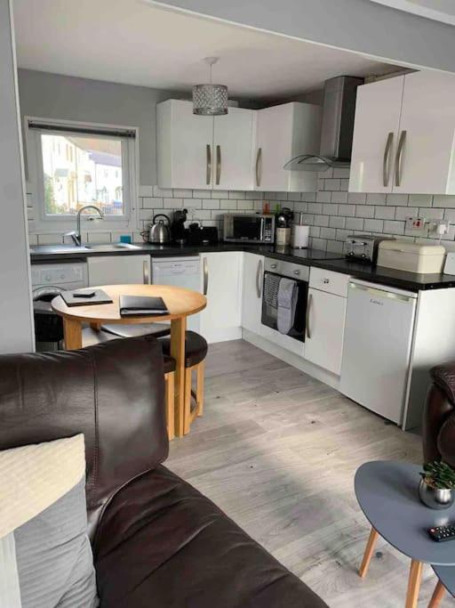 Stunning 3 Bed Riverside Cabin In Snowdonia Caeathro エクステリア 写真