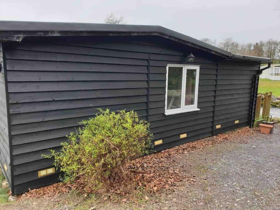 Stunning 3 Bed Riverside Cabin In Snowdonia Caeathro エクステリア 写真