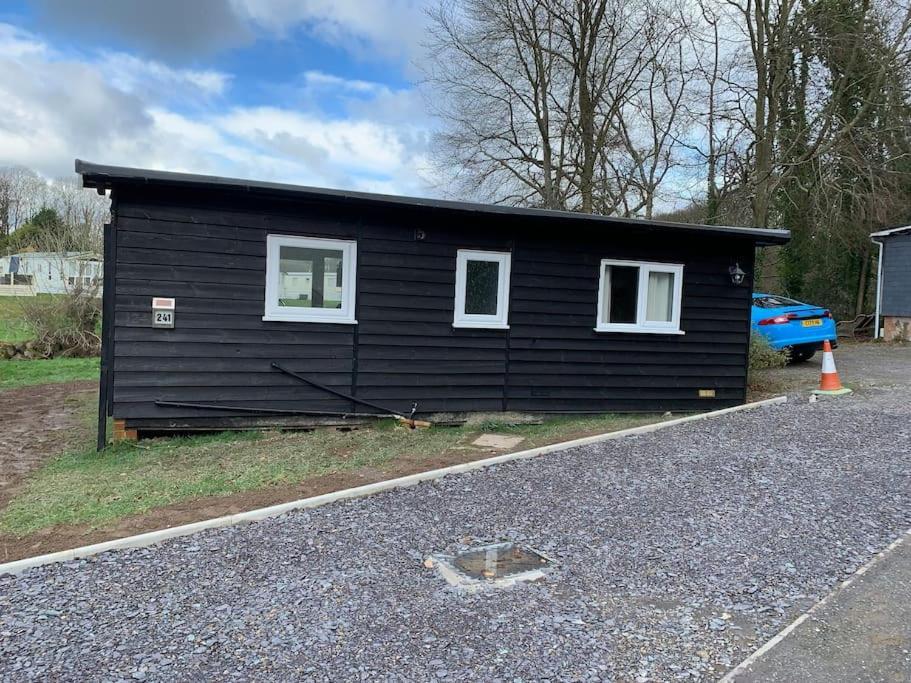 Stunning 3 Bed Riverside Cabin In Snowdonia Caeathro エクステリア 写真